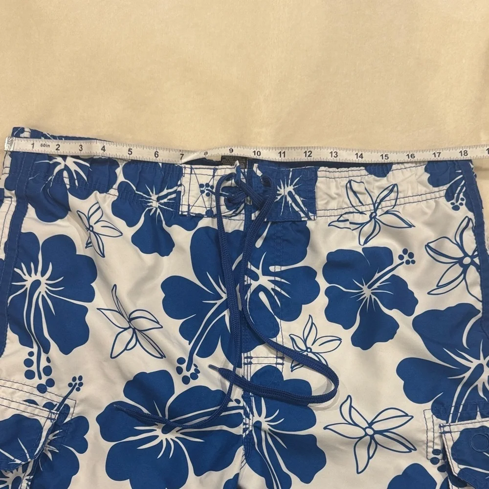 OP Blue and Arctic White Floral Men's Swim Shorts With 4 Pockets Size Large